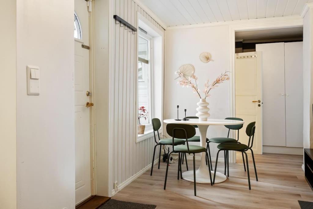 Central Apartment With Balcony, Self-Check In & Private Entrance برغن المظهر الخارجي الصورة